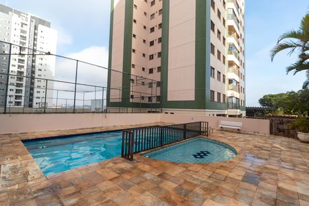 Apartamento à venda com 94m², 3 quartos e 2 vagas Apartamento à venda com 94m², 3 quartos e 2 vagasÁrea comum - Piscina