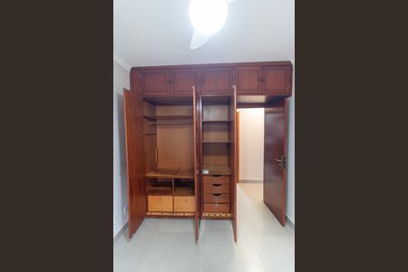 Apartamento à venda com 94m², 3 quartos e 2 vagas Apartamento à venda com 94m², 3 quartos e 2 vagasQuarto 01 - armário