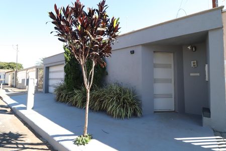 Casa para alugar com 186m², 4 quartos e 3 vagasFachada