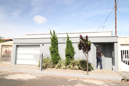 Casa para alugar com 186m², 4 quartos e 3 vagasFachada
