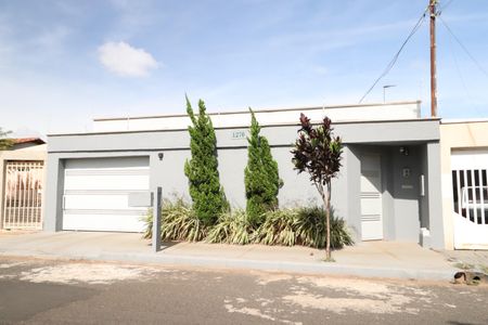 Casa para alugar com 186m², 4 quartos e 3 vagasFachada 