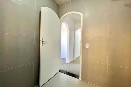 Casa para alugar com 184m², 3 quartos e 3 vagas Casa para alugar com 184m², 3 quartos e 3 vagasBanheiro da Suíte 2