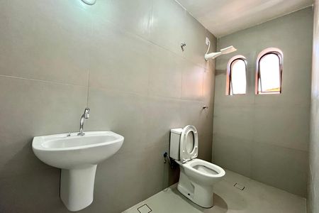 Casa para alugar com 184m², 3 quartos e 3 vagas Casa para alugar com 184m², 3 quartos e 3 vagasBanheiro da Suíte 1