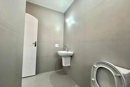 Casa para alugar com 184m², 3 quartos e 3 vagas Casa para alugar com 184m², 3 quartos e 3 vagasBanheiro da Suíte 1