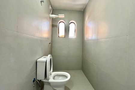 Casa para alugar com 184m², 3 quartos e 3 vagas Casa para alugar com 184m², 3 quartos e 3 vagasBanheiro da Suíte 1