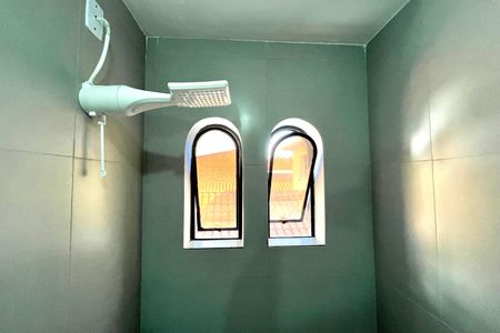 Casa para alugar com 184m², 3 quartos e 3 vagas Casa para alugar com 184m², 3 quartos e 3 vagasBanheiro da Suíte 1