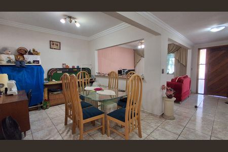 Casa à venda com 133m², 2 quartos e 2 vagasSala