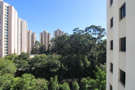 Vista Sala  de apartamento à venda com 2 quartos, 56m² em Jardim Wanda, Taboão da Serra