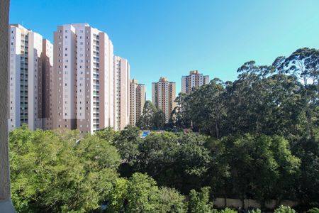 Vista Quarto 2 de apartamento à venda com 2 quartos, 56m² em Jardim Wanda, Taboão da Serra