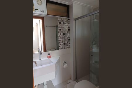 Banheiro de apartamento para alugar com 3 quartos, 110m² em Jardim Armação, Salvador