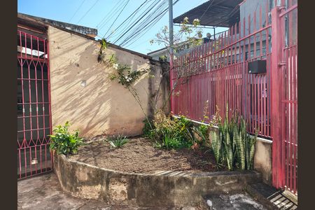 Casa à venda com 100m², 2 quartos e 2 vagas Casa à venda com 100m², 2 quartos e 2 vagasJardim