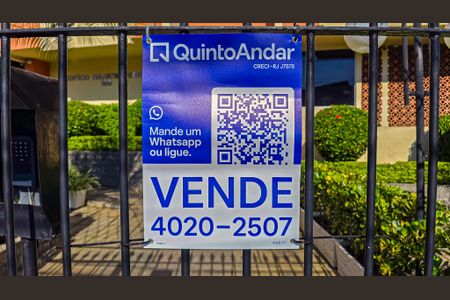 Apartamento para alugar com 48m², 2 quartos e 1 vagaFachada e portaria com placa