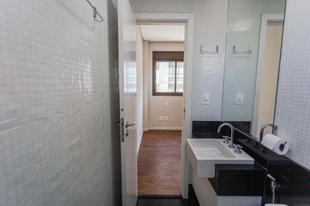Apartamento para alugar com 125m², 2 quartos e 3 vagas Apartamento para alugar com 125m², 2 quartos e 3 vagasBanheiro da Suíte