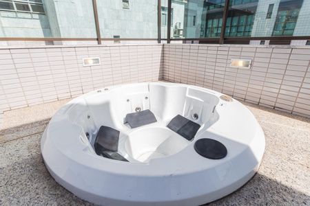 Apartamento para alugar com 125m², 2 quartos e 3 vagas Apartamento para alugar com 125m², 2 quartos e 3 vagasJacuzzi da Cobertura