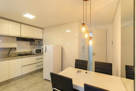 Sala/Cozinha de apartamento para alugar com 1 quarto, 28m² em Portão, Curitiba