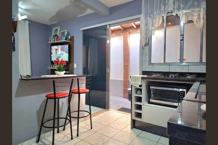 Casa à venda com 81m², 2 quartos e 2 vagas
