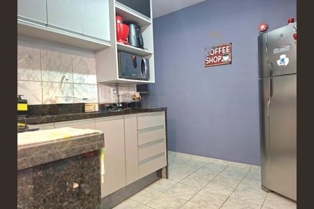 Casa à venda com 81m², 2 quartos e 2 vagas