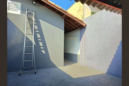 Casa à venda com 81m², 2 quartos e 2 vagas