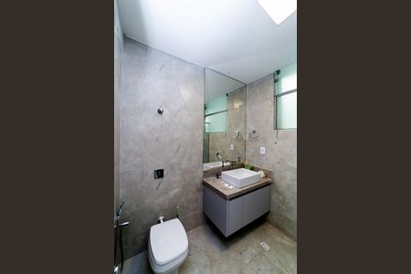 Banheiro Social de apartamento à venda com 3 quartos, 100m² em São Pedro, Belo Horizonte