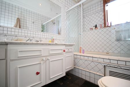 Banheiro 2 de casa à venda com 6 quartos, 653m² em Vila Progredior, São Paulo
