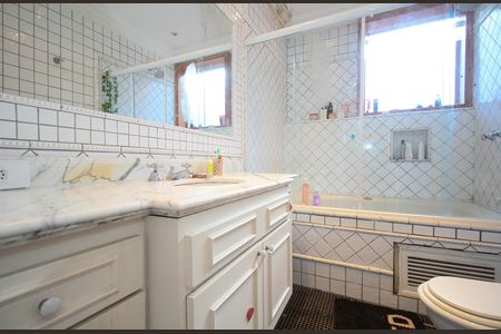 Banheiro 1 de casa à venda com 6 quartos, 653m² em Vila Progredior, São Paulo