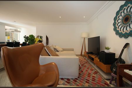 Sala de casa à venda com 6 quartos, 653m² em Vila Progredior, São Paulo