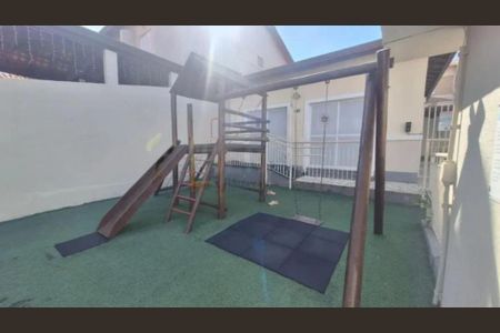 Casa à venda com 71m², 2 quartos e 2 vagas