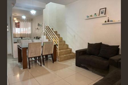 Casa à venda com 71m², 2 quartos e 2 vagas