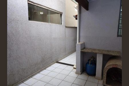 Casa à venda com 71m², 2 quartos e 2 vagas