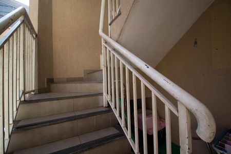 Casa para alugar com 49m², 1 quarto e sem vaga Casa para alugar com 49m², 1 quarto e sem vagaEscada