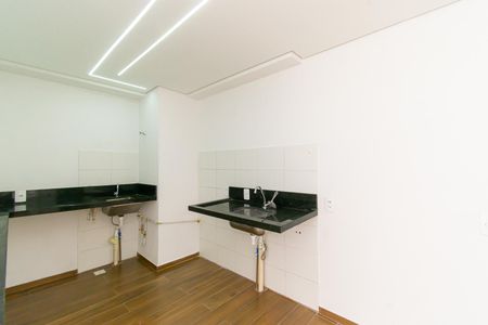 Apartamento para alugar com 35m², 2 quartos e sem vaga Apartamento para alugar com 35m², 2 quartos e sem vagaCozinha e Área de Serviço
