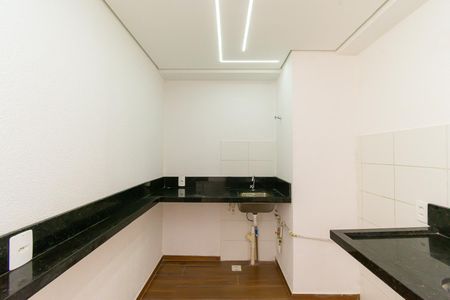 Apartamento para alugar com 35m², 2 quartos e sem vaga Apartamento para alugar com 35m², 2 quartos e sem vagaCozinha e Área de Serviço
