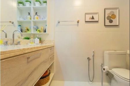 Apartamento para alugar com 128m², 3 quartos e 2 vagas Apartamento para alugar com 128m², 3 quartos e 2 vagasBanheiro 1