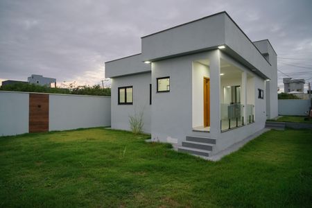 Quintal de casa para alugar com 3 quartos, 132m² em Itaipuaçu, Maricá