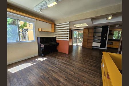 Sala de casa de condomínio para alugar com 3 quartos, 127m² em Mário Quintana, Porto Alegre
