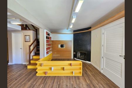 Sala de casa de condomínio para alugar com 3 quartos, 127m² em Mário Quintana, Porto Alegre