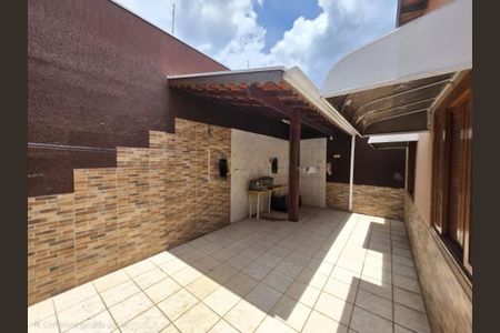 Casa à venda com 138m², 2 quartos e 2 vagas