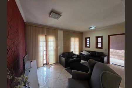 Casa à venda com 138m², 2 quartos e 2 vagas