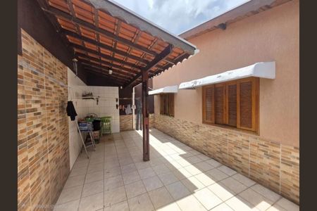 Casa à venda com 138m², 2 quartos e 2 vagas