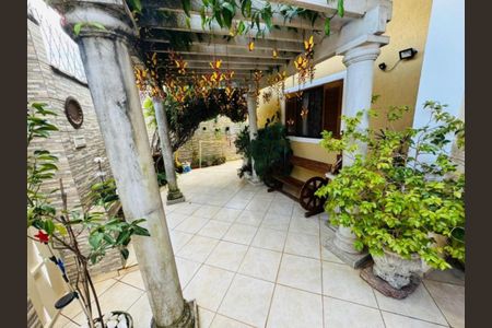 Casa à venda com 184m², 3 quartos e 2 vagas