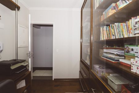Apartamento à venda com 153m², 4 quartos e 2 vagas Apartamento à venda com 153m², 4 quartos e 2 vagasEscritório