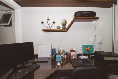 Apartamento à venda com 153m², 4 quartos e 2 vagas Apartamento à venda com 153m², 4 quartos e 2 vagasEscritório