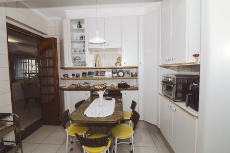 Apartamento à venda com 153m², 4 quartos e 2 vagas Apartamento à venda com 153m², 4 quartos e 2 vagasCozinha