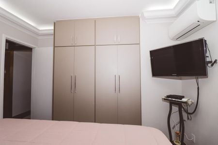 Apartamento à venda com 153m², 4 quartos e 2 vagas Apartamento à venda com 153m², 4 quartos e 2 vagasQuarto Suíte