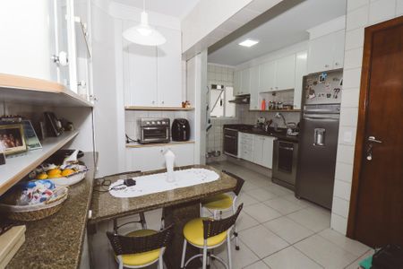 Apartamento à venda com 153m², 4 quartos e 2 vagas Apartamento à venda com 153m², 4 quartos e 2 vagasCozinha