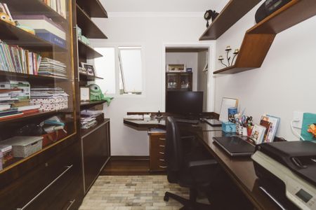 Apartamento à venda com 153m², 4 quartos e 2 vagas Apartamento à venda com 153m², 4 quartos e 2 vagasEscritório