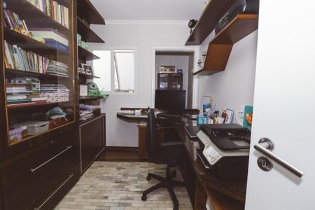 Apartamento à venda com 153m², 4 quartos e 2 vagas Apartamento à venda com 153m², 4 quartos e 2 vagasEscritório