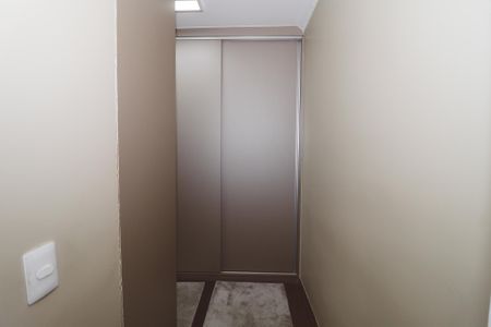 Apartamento à venda com 153m², 4 quartos e 2 vagas Apartamento à venda com 153m², 4 quartos e 2 vagasCloset da suíte