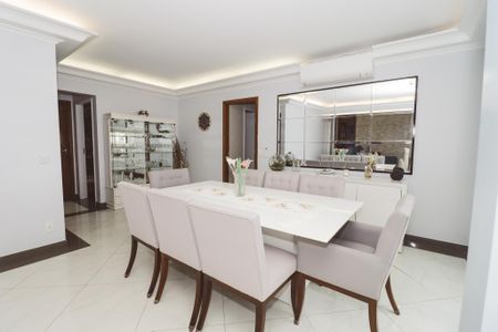 Apartamento à venda com 153m², 4 quartos e 2 vagas Apartamento à venda com 153m², 4 quartos e 2 vagasSala