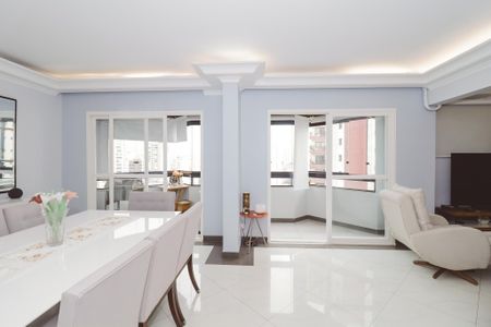 Apartamento à venda com 153m², 4 quartos e 2 vagas Apartamento à venda com 153m², 4 quartos e 2 vagasSala